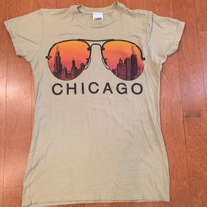 Tan Chicago graphic t-shirt short sleeve size S/M